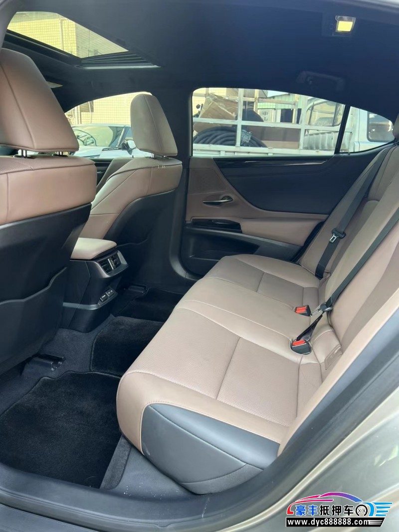 22年雷克萨斯ES轿车抵押车出售