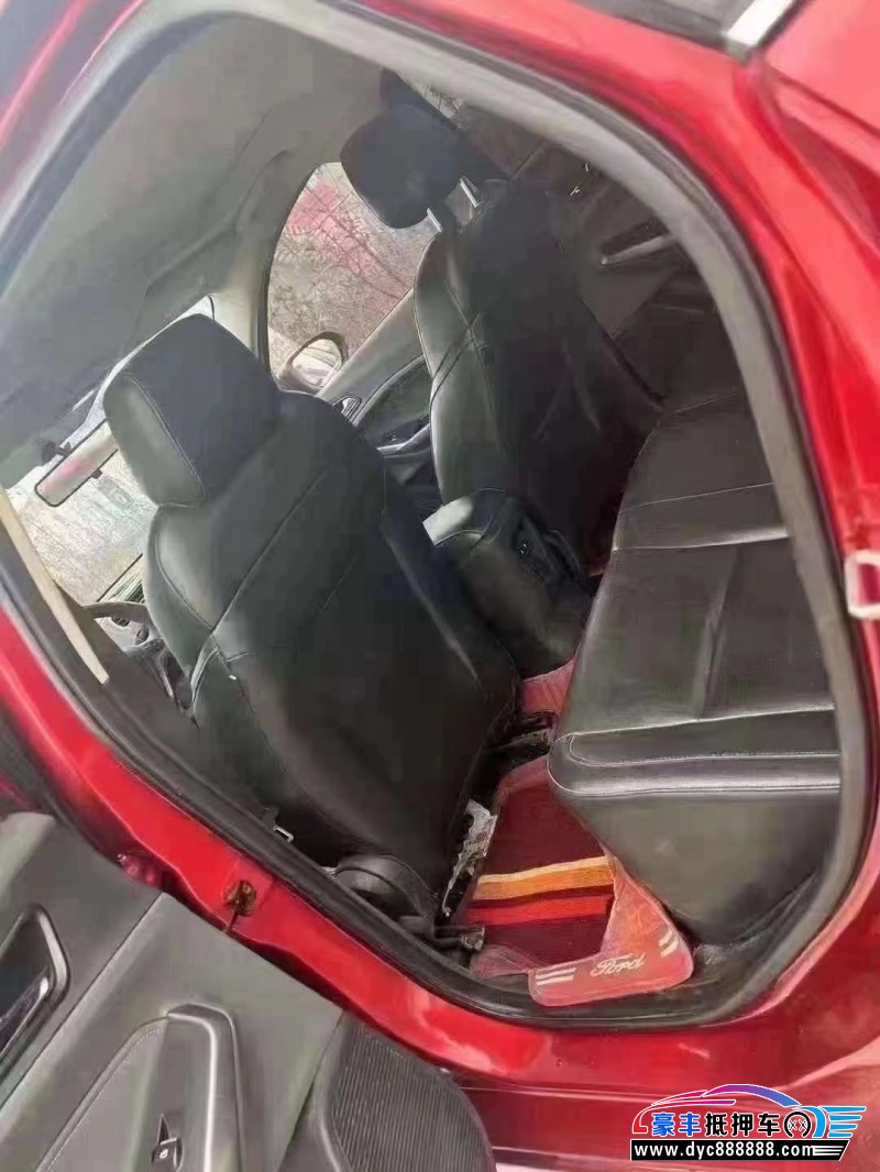 15年福特福睿斯轿车抵押车出售