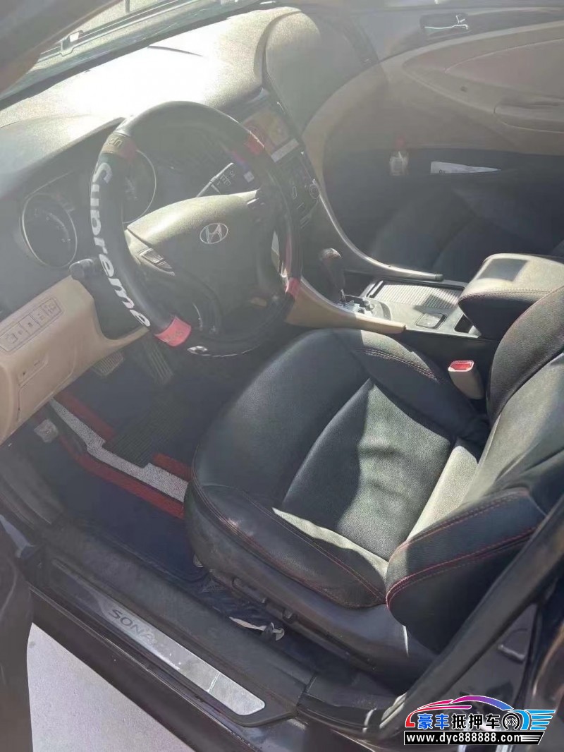 14年现代索纳塔八轿车抵押车出售