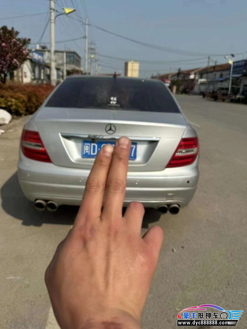 13年奔驰C轿车抵押车出售