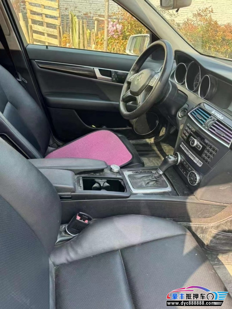 13年奔驰C轿车抵押车出售