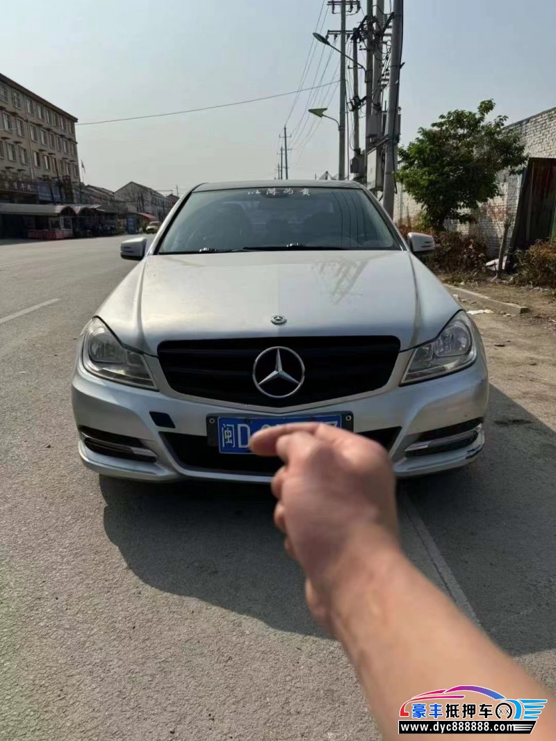 13年奔驰C轿车抵押车出售