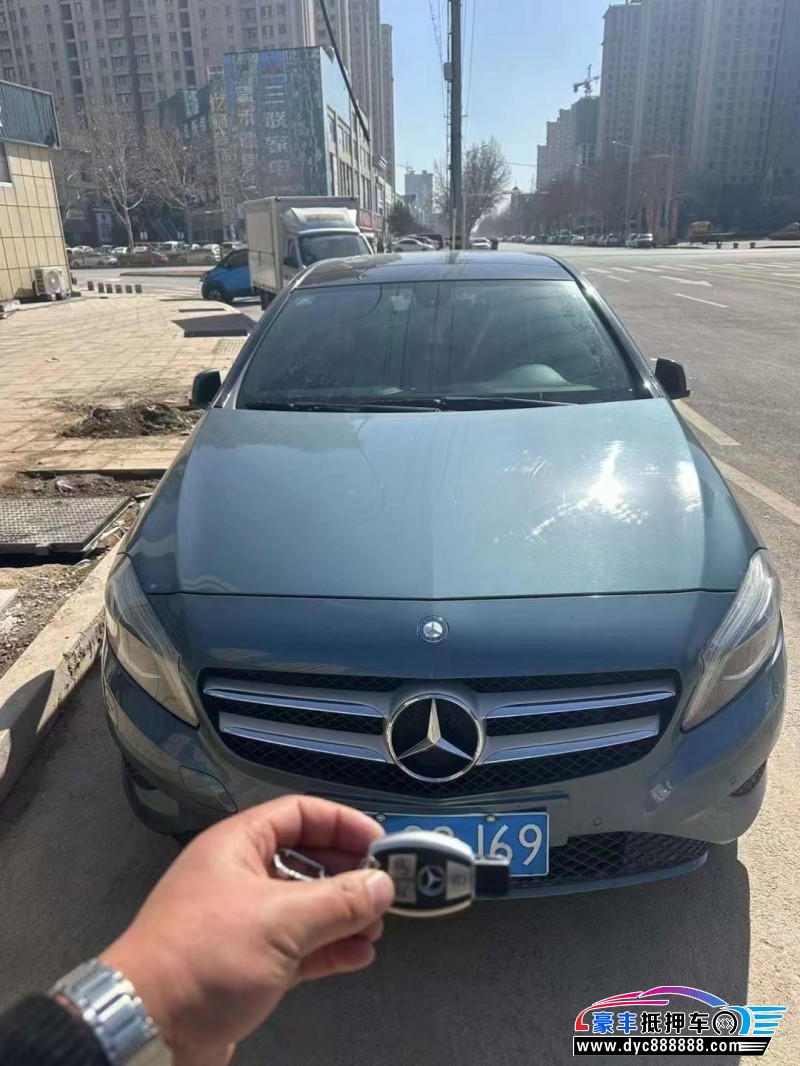 14年奔驰A轿车抵押车出售