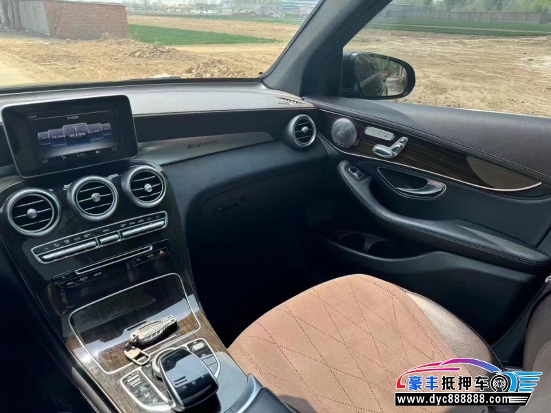 17年奔驰GLC轿车抵押车出售