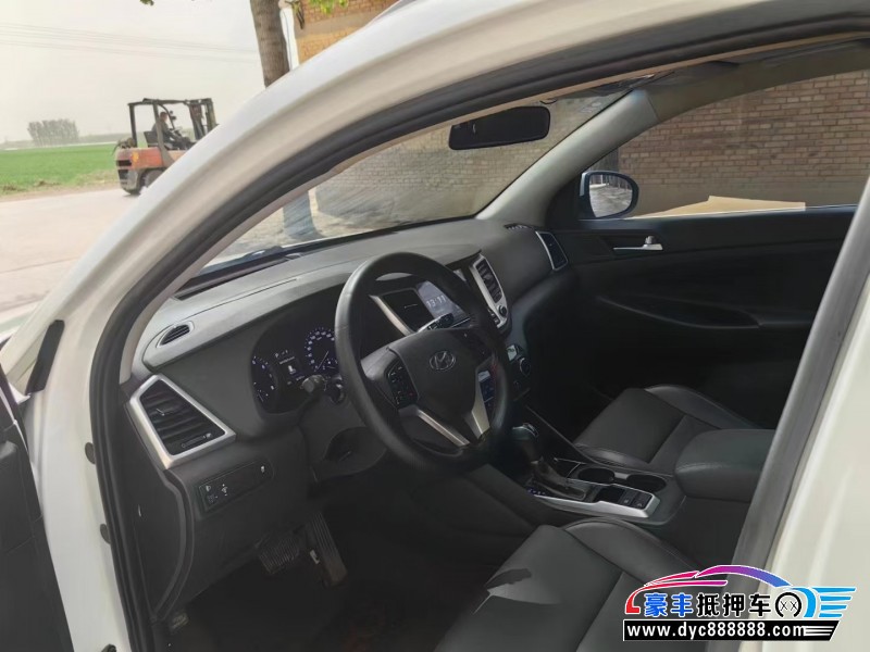 17年现代途胜轿车抵押车出售