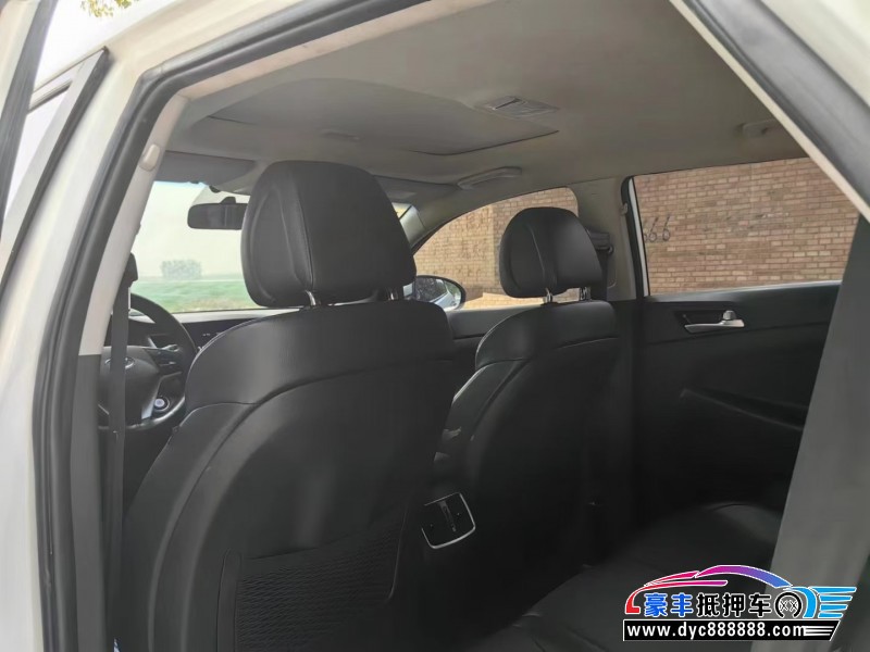 17年现代途胜轿车抵押车出售