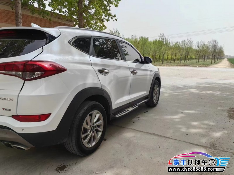 17年现代途胜轿车抵押车出售