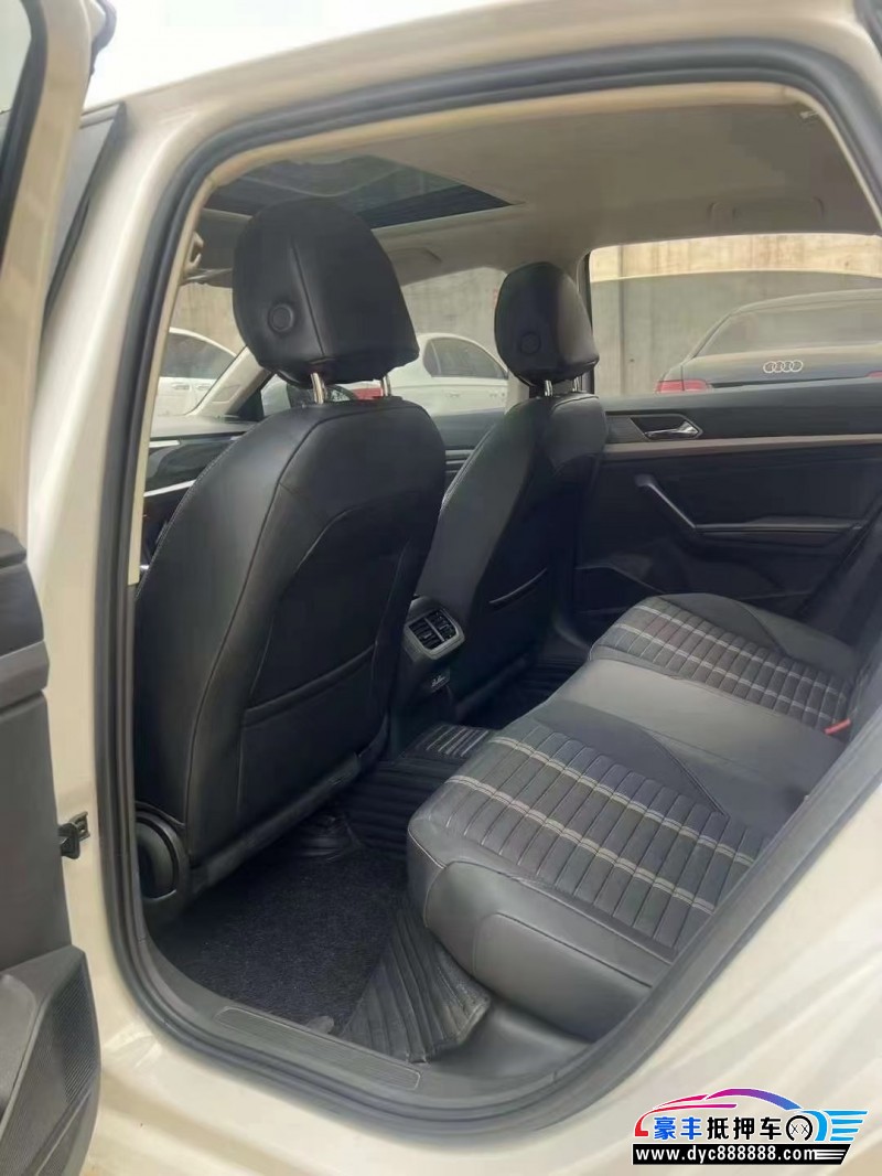 18年大众朗逸轿车抵押车出售