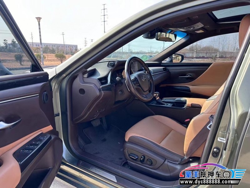 21年雷克萨斯ES轿车抵押车出售