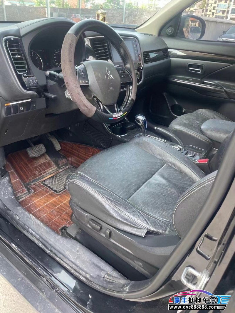 16年三菱欧蓝德轿车抵押车出售