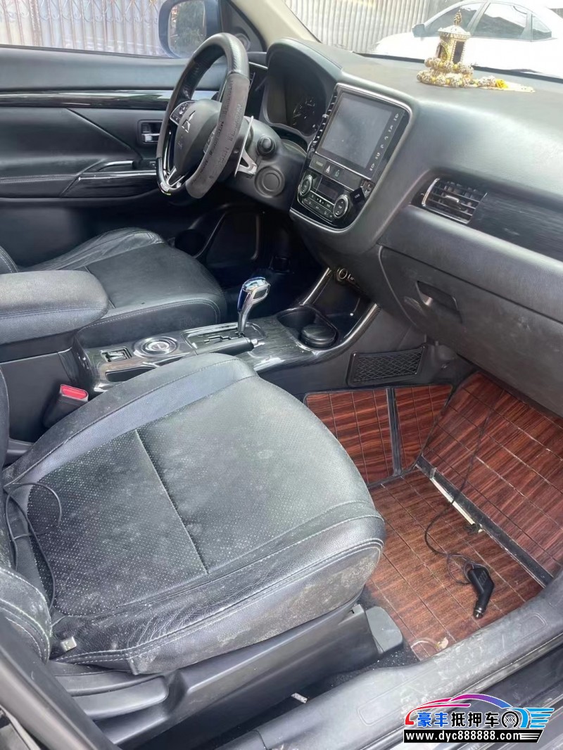 16年三菱欧蓝德轿车抵押车出售