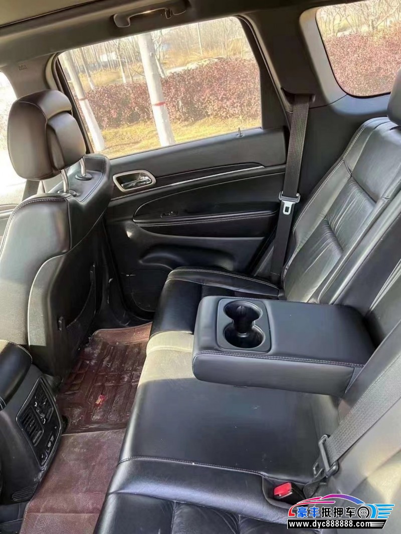 15年Jeep大切诺基轿车抵押车出售