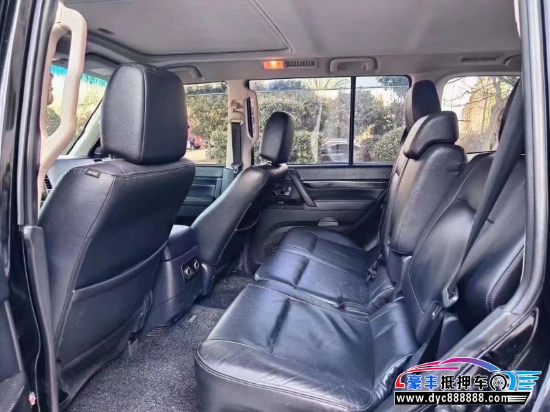 15年三菱帕杰罗轿车抵押车出售