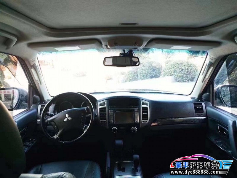 15年三菱帕杰罗轿车抵押车出售