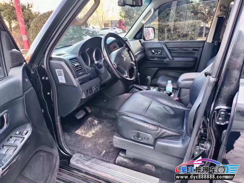 15年三菱帕杰罗轿车抵押车出售