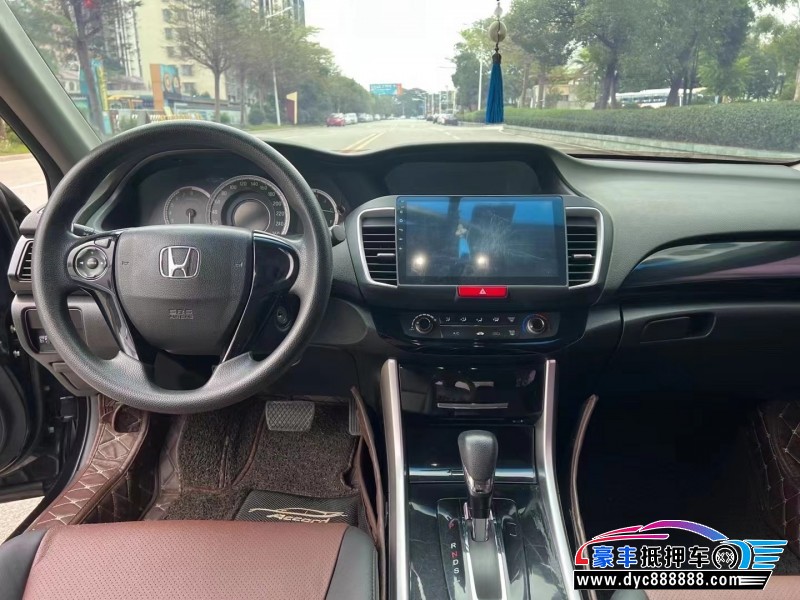 16年本田雅阁轿车抵押车出售