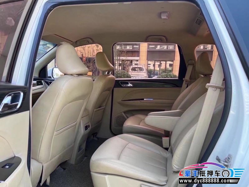 17年宝骏730轿车抵押车出售