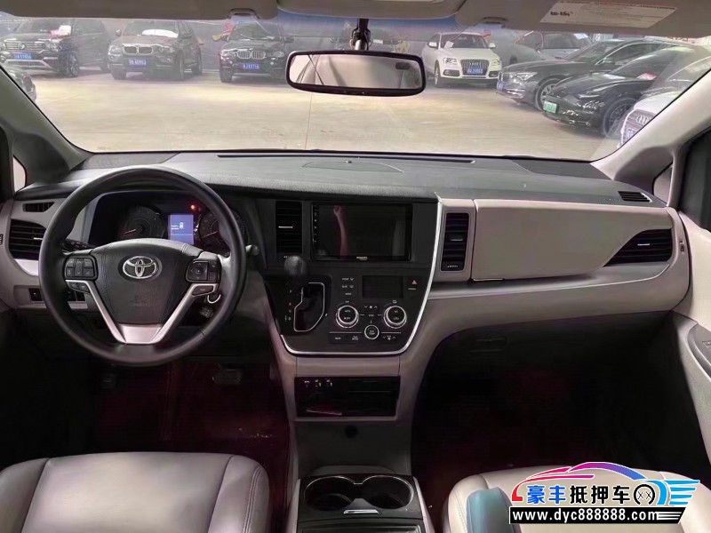 18年丰田塞纳轿车抵押车出售