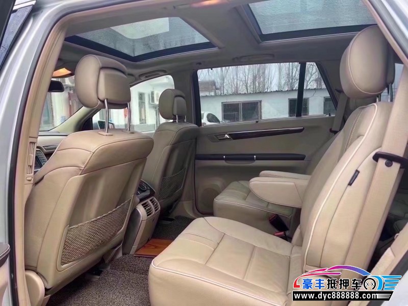 13年奔驰R轿车抵押车出售