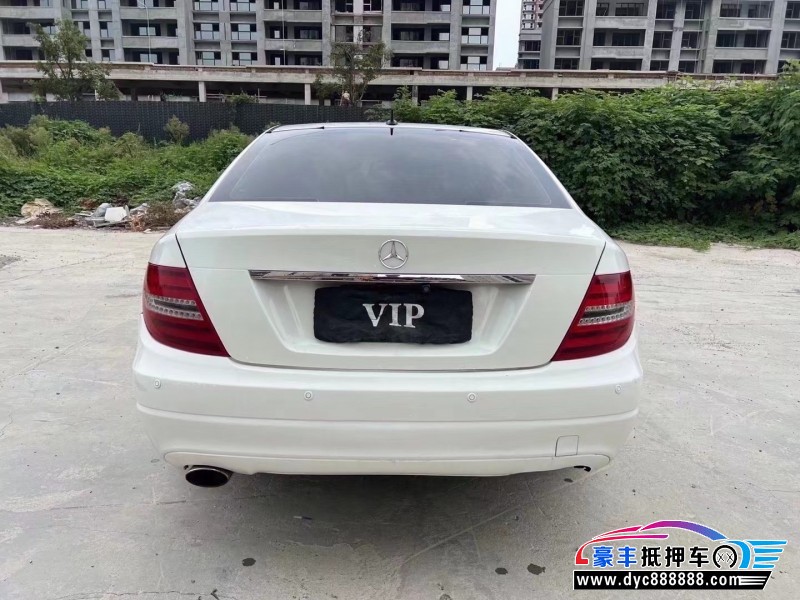 13年奔驰C轿车抵押车出售