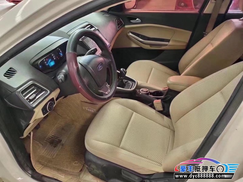 17年福特福睿斯轿车抵押车出售