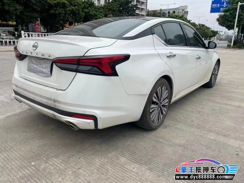 23年日产天籁轿车抵押车出售