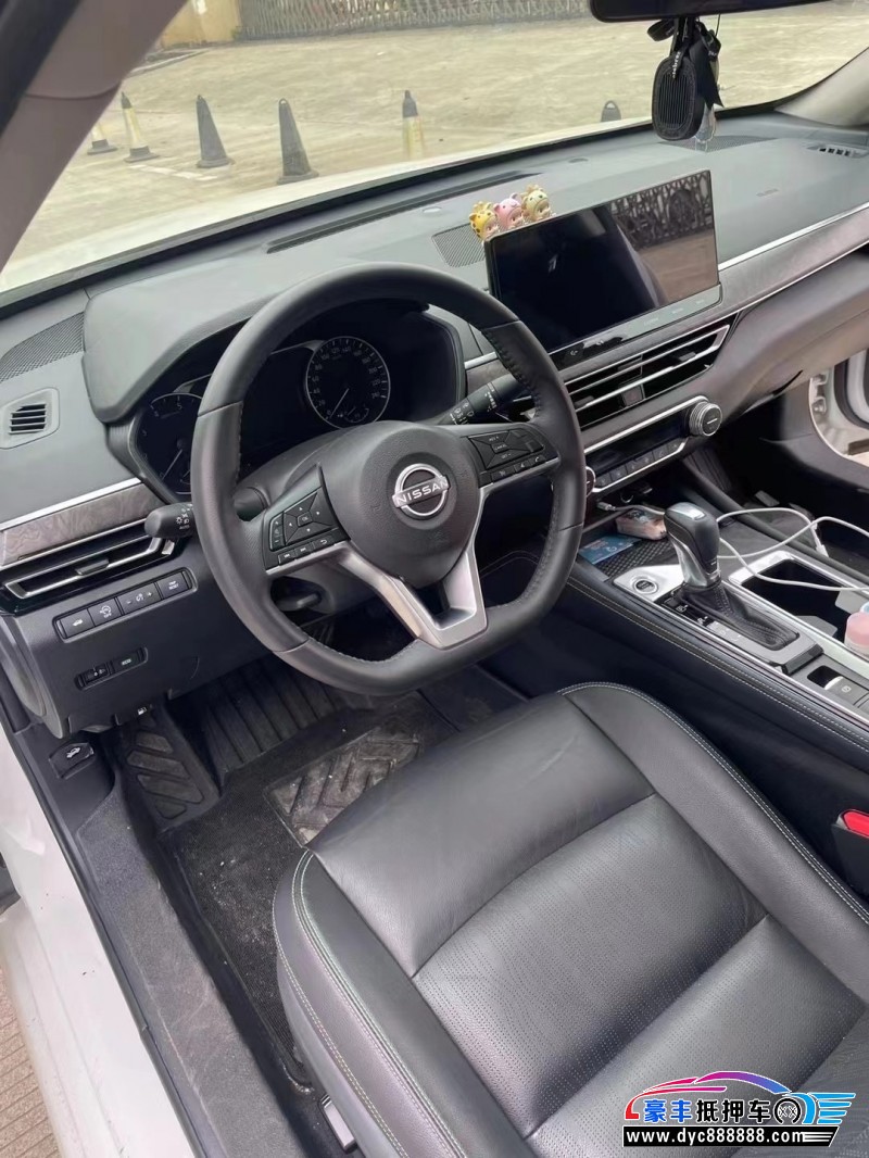 23年日产天籁轿车抵押车出售
