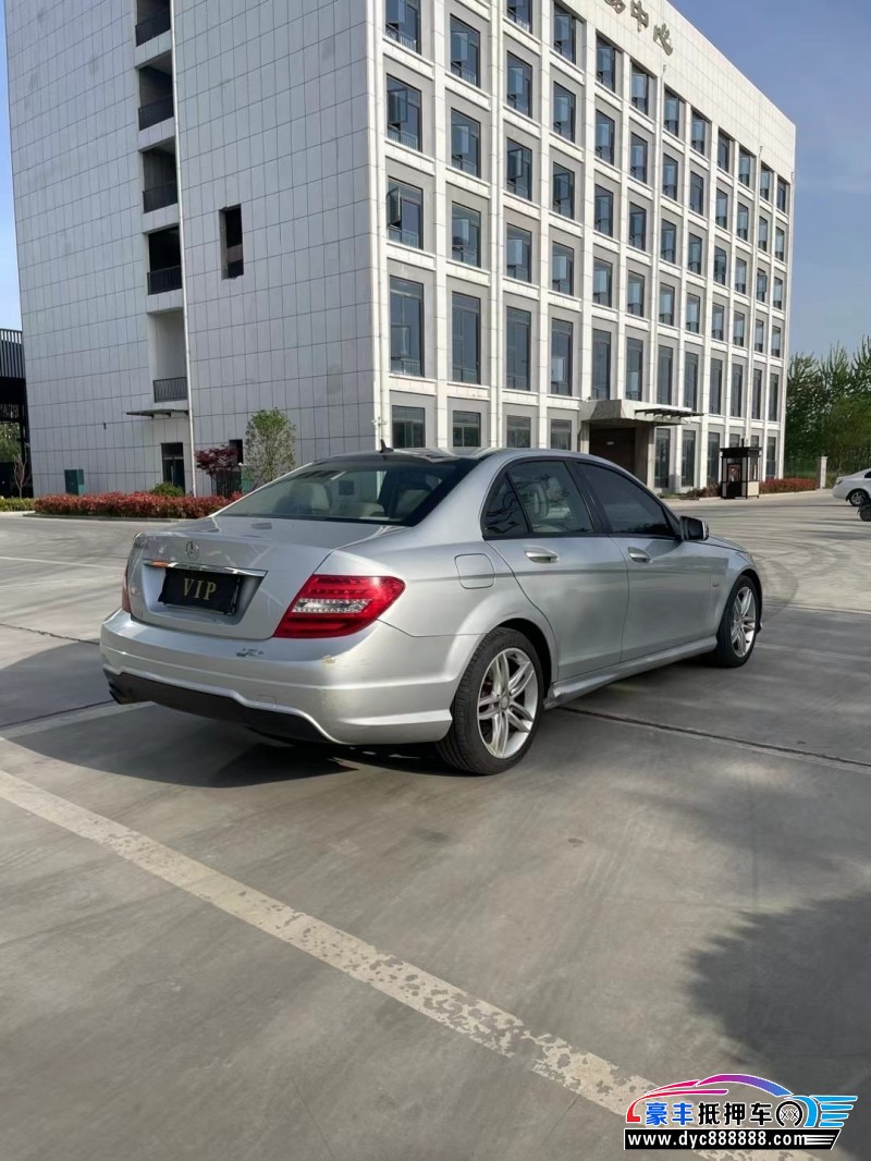 14年奔驰C轿车抵押车出售