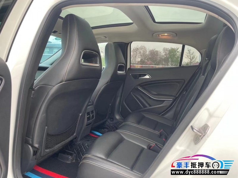 18年奔驰GLA轿车抵押车出售