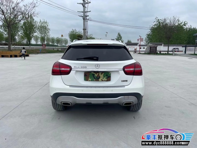 18年奔驰GLA轿车抵押车出售