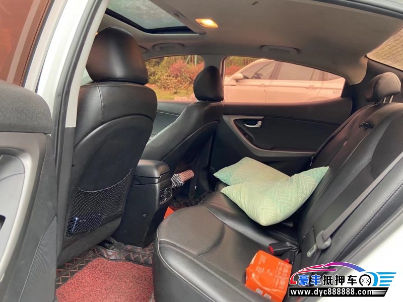 15年现代朗动轿车抵押车出售