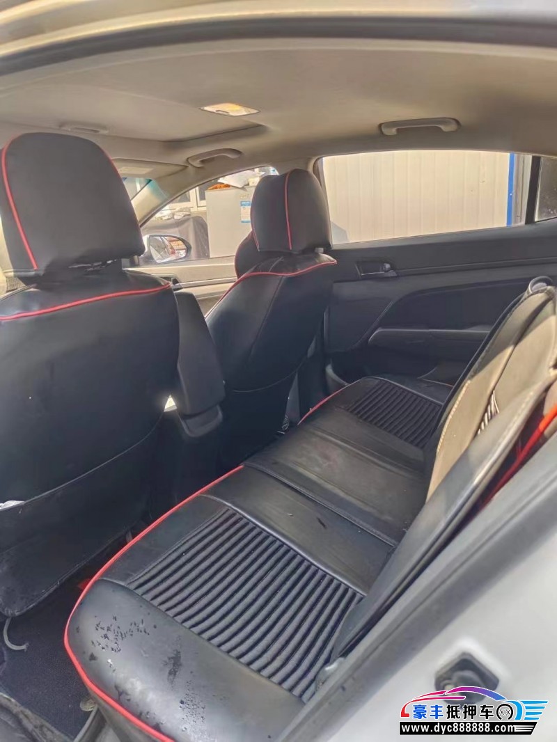 17年现代领动轿车抵押车出售