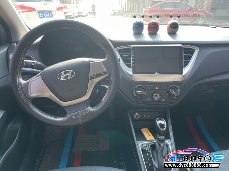 19年现代瑞纳轿车抵押车出售