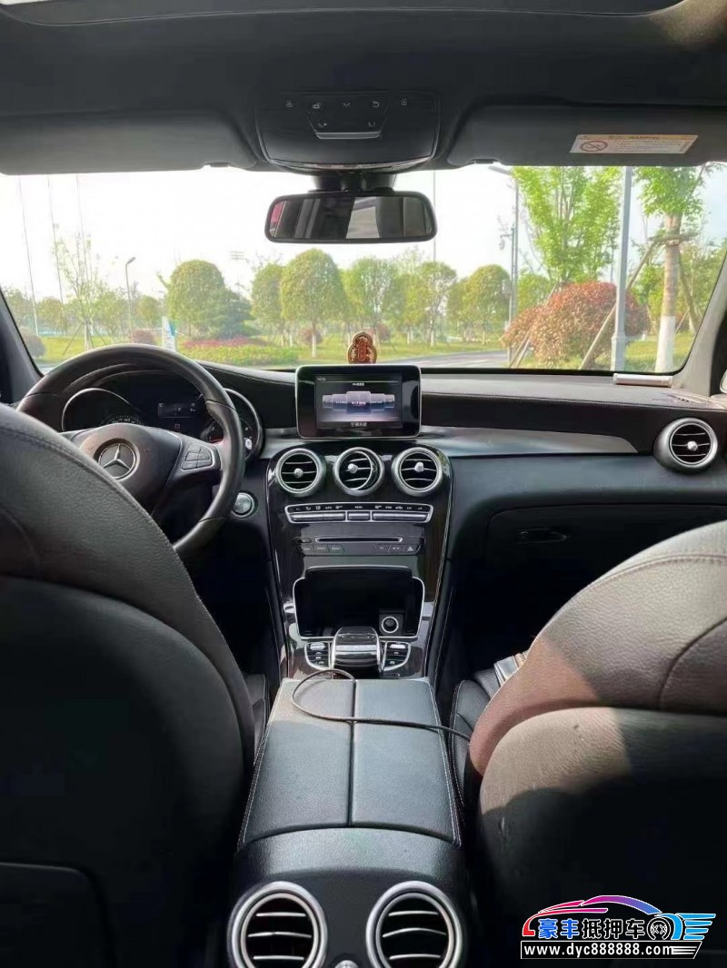 18年奔驰GLC轿车抵押车出售