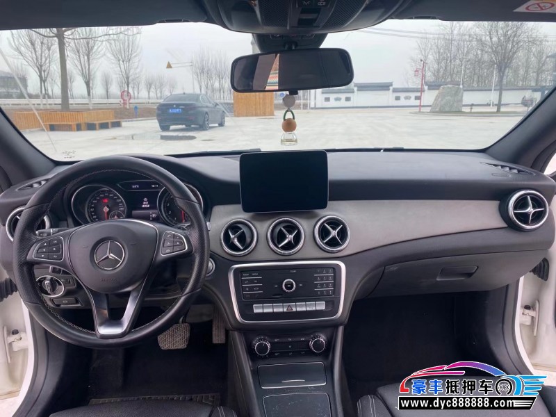 18年奔驰CLA轿车抵押车出售