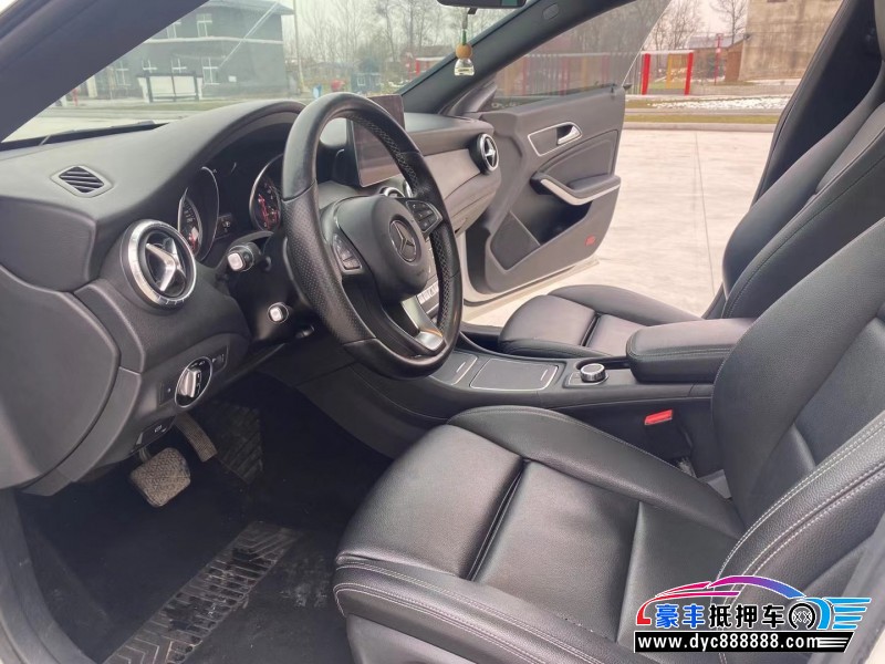 18年奔驰CLA轿车抵押车出售