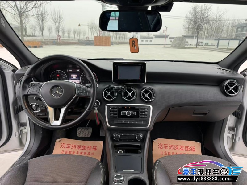 14年奔驰A轿车抵押车出售