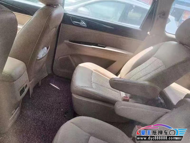 17年宝骏730轿车抵押车出售