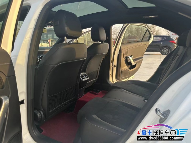 19年奔驰A轿车抵押车出售