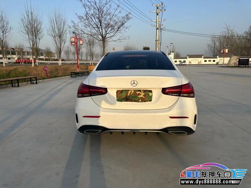 19年奔驰A轿车抵押车出售