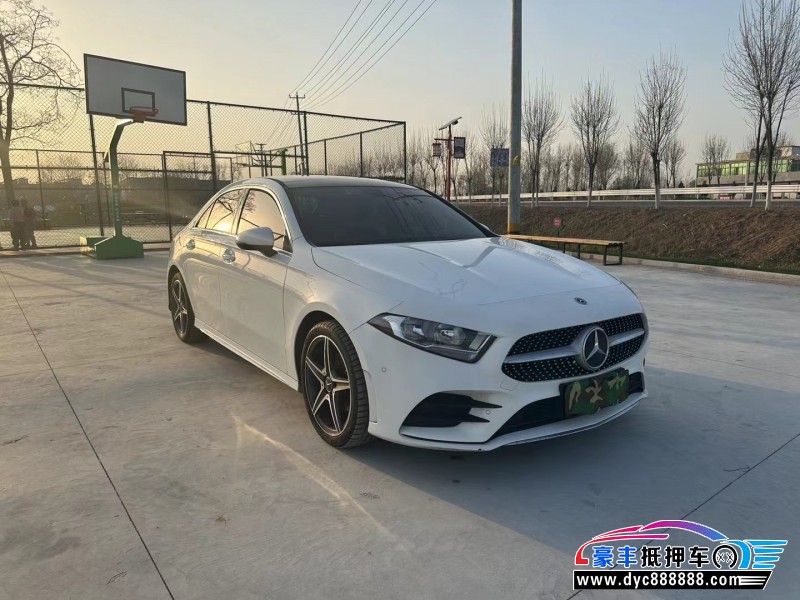 19年奔驰A轿车抵押车出售