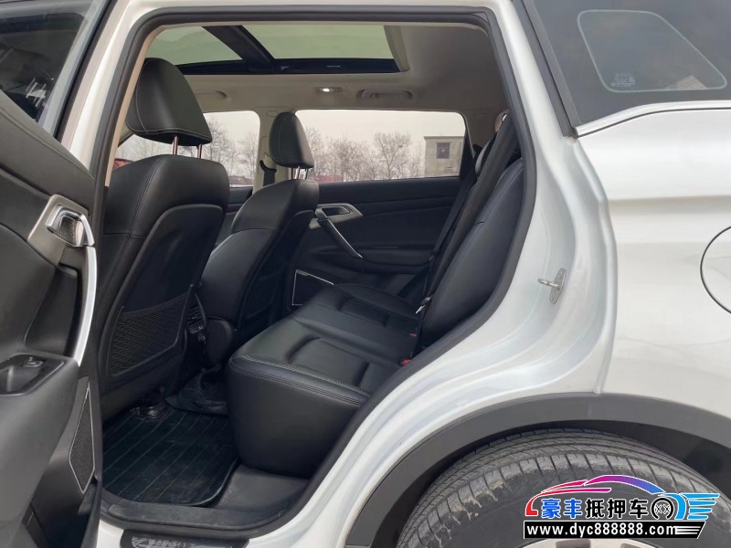 17年吉利博越轿车抵押车出售