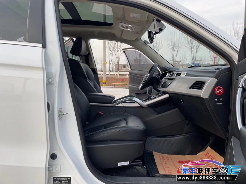 17年吉利博越轿车抵押车出售