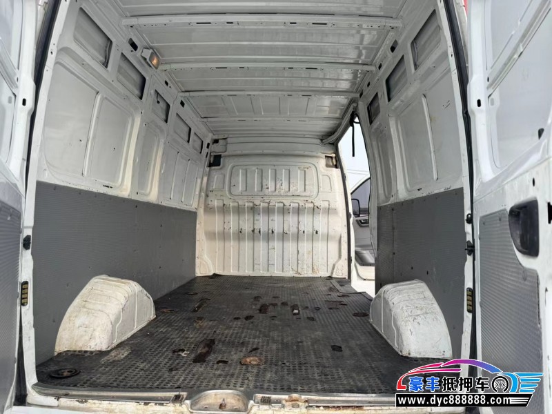 22年上汽大通V80轿车抵押车出售