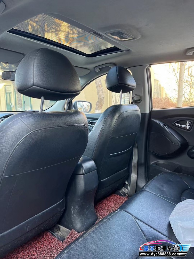 13年现代ix35轿车抵押车出售