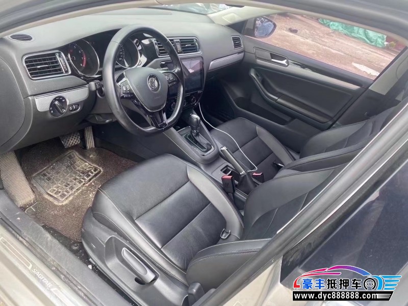 17年大众速腾轿车抵押车出售