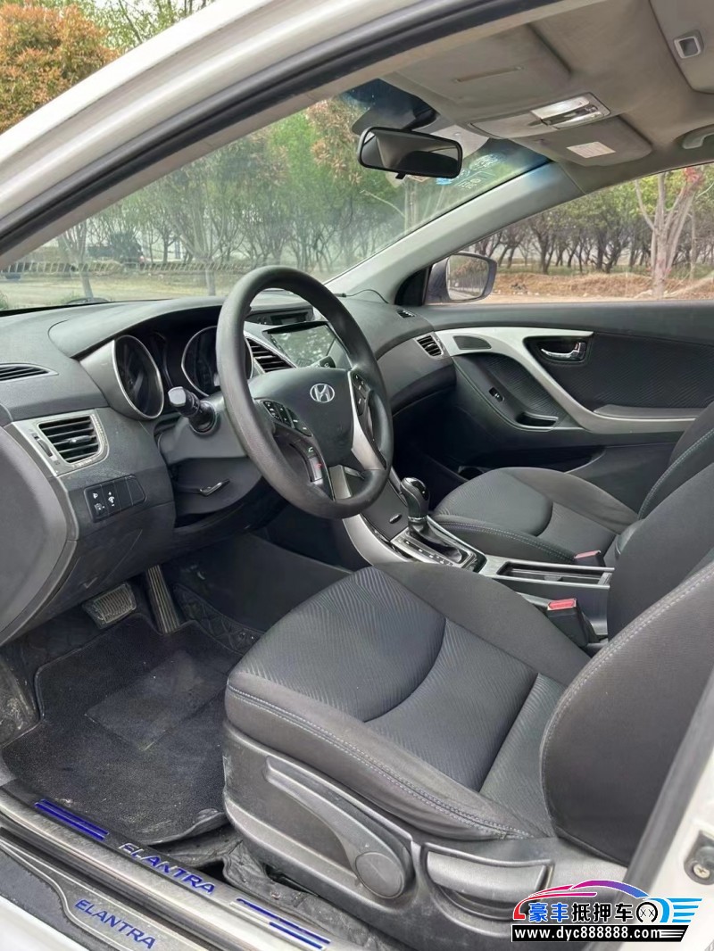 14年现代朗动轿车抵押车出售