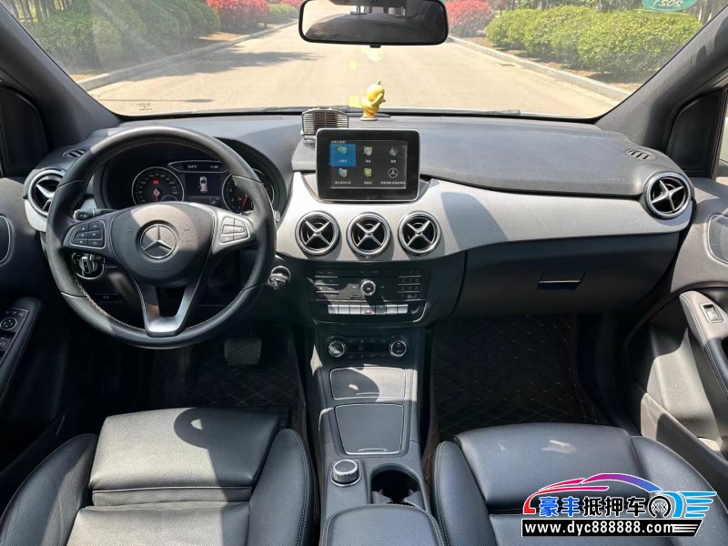 17年奔驰B轿车抵押车出售