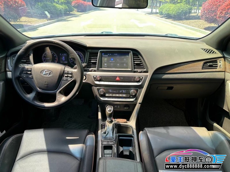 18年现代索纳塔轿车抵押车出售