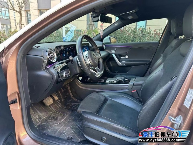 20年奔驰A轿车抵押车出售